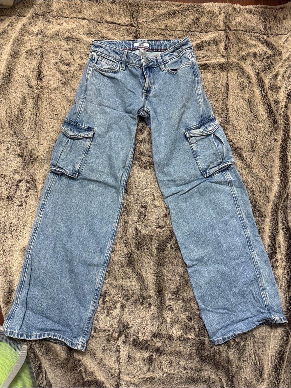 TOMMY JEANS Low Rise Wide-Leg Cargo Jeans